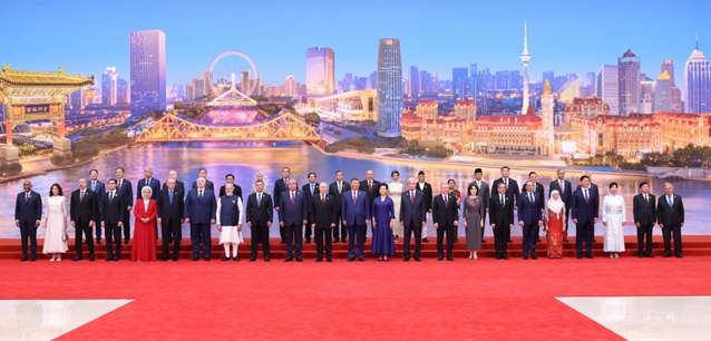 习近平和彭丽媛为出席2025年上海合作组织峰会的国际贵宾举行