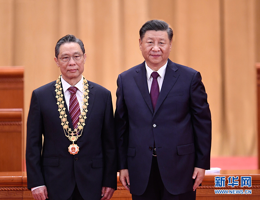 全国抗击新冠肺炎疫情表彰大会在京隆重举行  习近平向国家勋章和国家荣誉称号获得者颁授勋章奖章并发表重要讲话(图6)