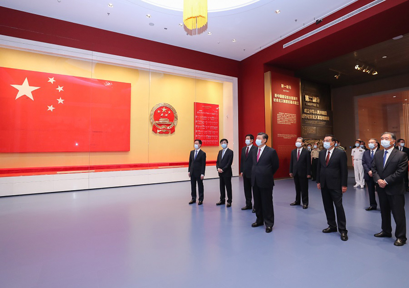 习近平等党和国家领导人参观“‘不忘初心、牢记使命’中国共产党历史展览”(图4)