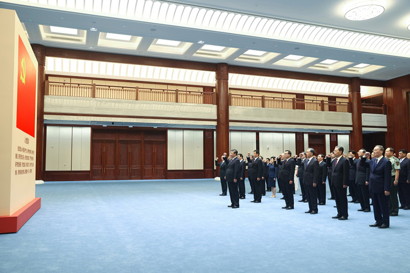 习近平等党和国家领导人参观“‘不忘初心、牢记使命’中国共产党历史展览”(图5)
