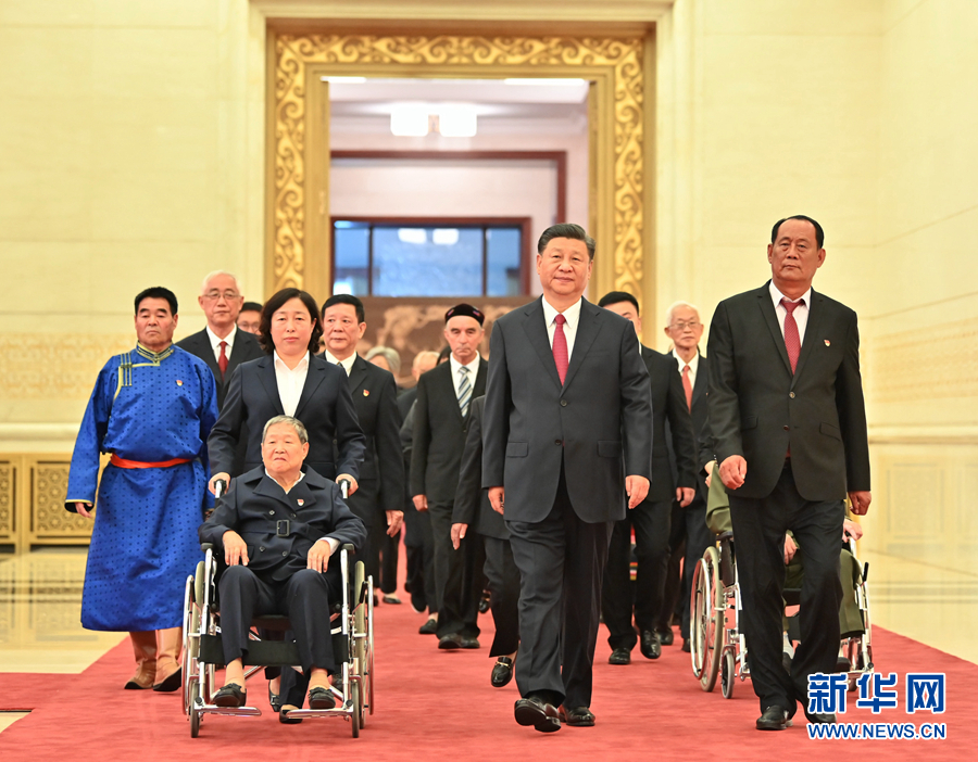 庆祝中国共产党成立100周年“七一勋章”颁授仪式在京隆重举行(图3)